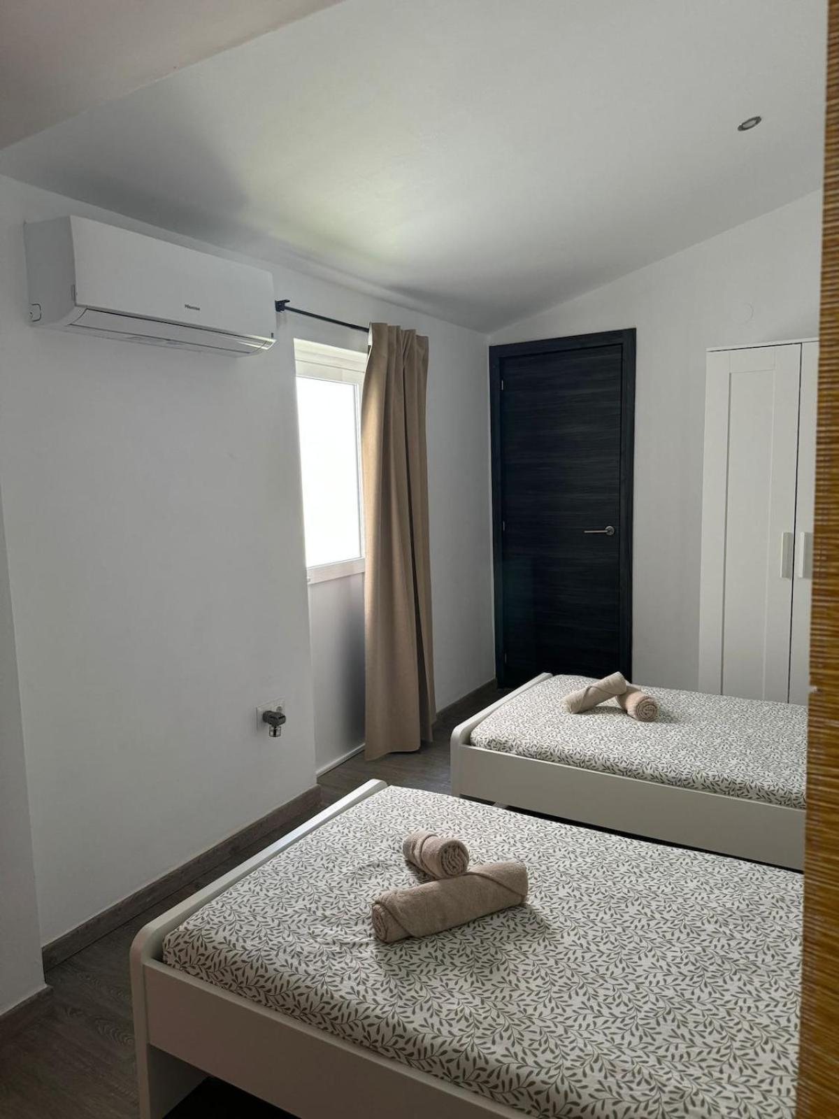 Gran Casa Cerca De La Playa Con 3 En Pedregalejo *