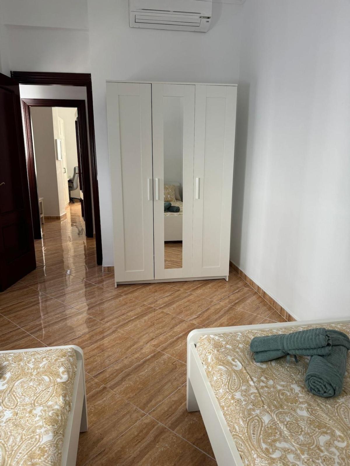 Gran Casa Cerca De La Playa Con 3 En Pedregalejo *